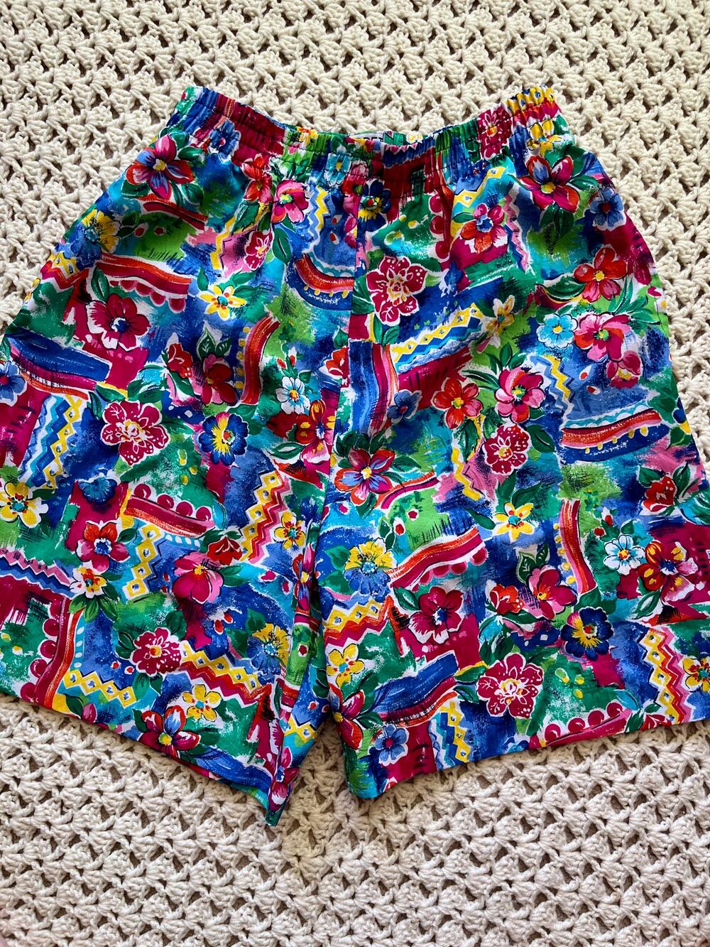 Vintage 90s Elastic Waist Shorts Floral Tropical Colorful Caribbean Size Small